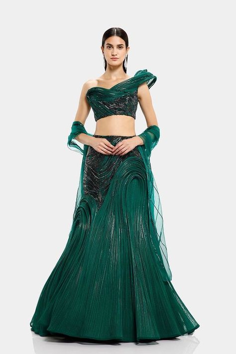 Emerald Green Indian Outfit, Emerald Green Outfits, Green Indian Outfit, Cocktail Lehenga, Indian Outfit Ideas, Emerald Green Outfit, Gaurav Gupta, Green Outfits, Organza Blouse