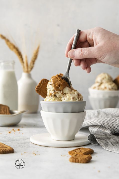 Easy Biscoff Ice Cream Recipe - Ice Cream From Scratch Unique Ice Cream Recipes, Biscoff Ice Cream, Boozy Pops, Ice Cream From Scratch, Kitchenaid Ice Cream Maker, Cookie Monster Ice Cream, Ice Cream Painting, Biscoff Cookie Butter, Chilled Desserts