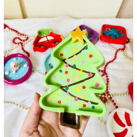 Clay Art Christmas Ideas, Cute Christmas Ceramic Ideas, Clay Ideas For Christmas, Polymer Clay Ideas Christmas, Easy Christmas Clay Ideas, Christmas Ceramic Ideas, Air Dry Clay Projects Christmas, Christmas Air Dry Clay, Clay Ideas Christmas