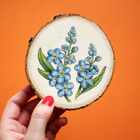 — Etching-Inspired Flowers Painted on Wood Slices ... Flowers Painted On Wood, Coaster Art, Wood Slice Art, Wood Slice Crafts, Flowers Painted, Wood Painting Art, Wood Burning Crafts, Wood Burning Art, Wood Slice Ornament