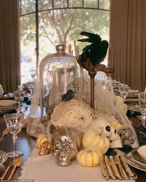 Kim Kardashian 'tarantula disgustingness' Halloween decorations | Daily Mail Online Kylie Jenner Halloween, Kardashian Halloween, Kardashian Halloween Costume, Kim Kardashian Halloween, Halloween Shower Ideas, Mesa Halloween, Kardashian Kylie Jenner, Classy Halloween, Adult Halloween Party