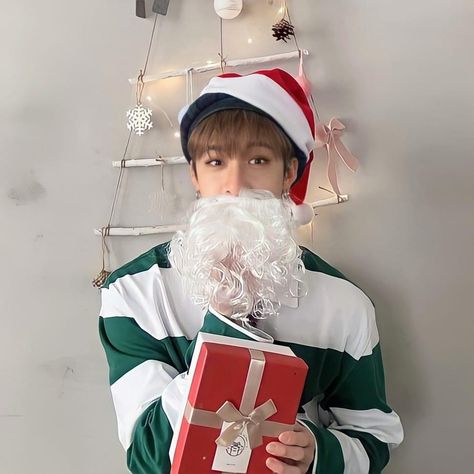 Meri Crismas, Skz Christmas, Christmas Kpop, Xmas Theme, Christopher Bang, Stray Kids Chan, Christmas Icons, Felix Stray Kids, Bang Chan