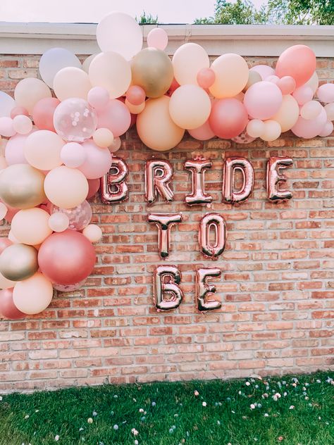 Bridal shower decor ideas 2023 Bride To Be Balloons Decor, Bride To Be Decoration Ideas Indian, Pirate Bachelorette, Bride To Be Party Decoration Ideas, Bachelorette Decoration Ideas, Classy Bridal Shower Ideas Decor, Simple Bridal Shower Decor, Bride To Be Backdrop, Bride To Be Decoration Ideas