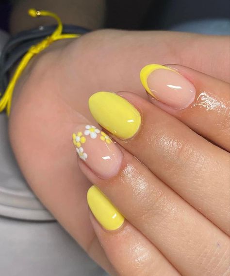 Easter Natural Nails, Nail Designs Yellow Nails, Easter Powder Dip Nails, Short Nail Yellow Designs, Yellow Oval Nails Designs, Short Nails Yellow Pastel, Yellow Short Nails Design, Short Almond Acrylic Nails Yellow, Yellow Tip Nails With Flowers