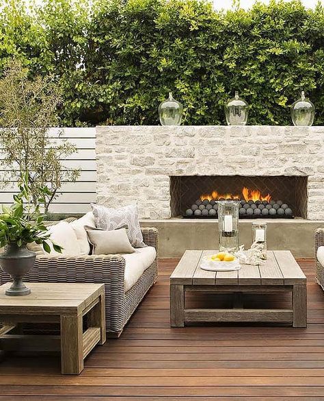 53 Most amazing outdoor fireplace designs ever Couches Bedroom, Design Camino, Design Per Patio, Concrete Patios, Outdoor Fireplace Designs, Modern Outdoor Patio, Outdoor Patio Designs, Patio Fireplace, Backyard Fireplace