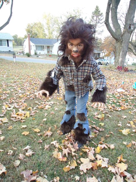 halloween costume Boys Werewolf Costume, Werewolf Costume Kids, Diy Bigfoot, Wolf Costume Kids, Wolf Halloween Costume, Diy Costumes Kids Boys, Bigfoot Costume, Werewolf Costume, Scary Halloween Costume