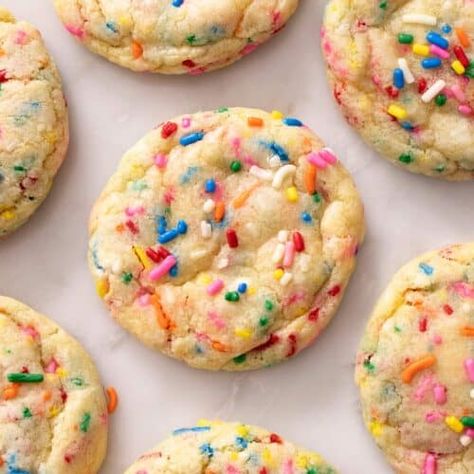 Funfetti Cookie Recipe, Cookies Easy Recipe, Birthday Cake Cookies, Funfetti Cookies, Family Snacks, Preppy Kitchen, Cookie Cake Birthday, Cookies Easy, Cocoa Cookies