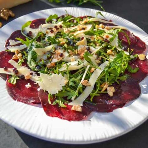 Rote Bete Carpaccio Rezept mit Parmesan - Kochen aus Liebe Best Salad Recipes, Italian Dinner, Appetizer Dips, Curry Recipes, Savoury Food, Finger Foods, Vegetable Pizza, Parmesan, Salad Recipes