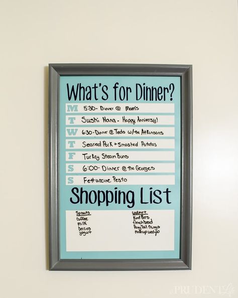 Rental Apartment Decorating, Meal Organization, Collage Apartment, Menu Planning Board, Menu Board Diy, Weekly Menu Boards, Organize Kitchen, Diy Menu, Apartment Decorating Ideas