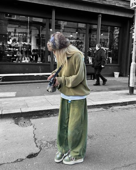 How about her color? 🫛 Outfit info 👇🏻 • • • 📸 @daisybirchalll 🇬🇧 👔Top : runge 👖Bottom : the ragged priest 👞Shoes : clints 👜Bag : carhartt • • • • • • fur bucket hat, light khaki knit, baggy khaki jeans, cross bag, khaki sneakers, women’s outfit, united kingdom Carhartt Women Outfits, Carhartt Women's Outfit, Khaki Sneakers, Outfit Info, Fur Bucket, Fur Bucket Hat, Khaki Jeans, The Ragged Priest, Ragged Priest