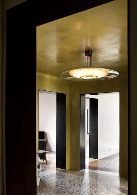 Casa a San Maurizio | TA Architettura Interior Design Per La Casa, Yellow Interior, Wall Finishes, Design Del Prodotto, The Ceiling, Residential Interior, Interior Inspo, 인테리어 디자인, Architecture Details