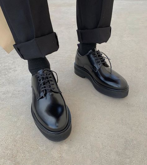 Xander Hawthorne, Doc Martens Outfit Men, Summer Shoes Trends, Chasing Rainbows, Doc Martens Outfit, Shoe Trends, Mens Casual Dress Outfits, Winter Chic, Iconic Fashion