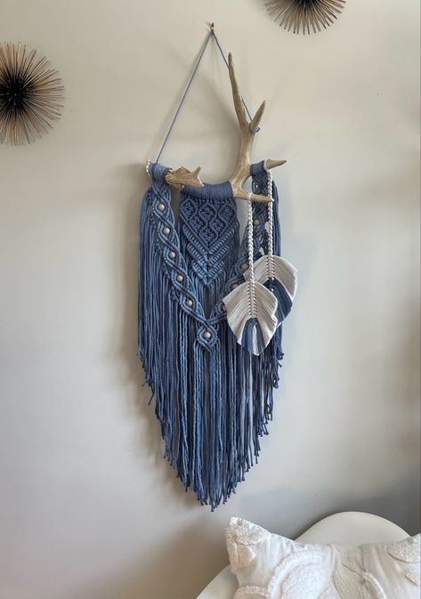 Deer antler macrame wsll hanging Macrame Antler Diy, Deer Antler Macrame Wall Hanging, Deer Antler Macrame, Antler Macrame, Antler Diy, Antler Wall Hanging, Antlers Decor, Antler Crafts, Jungle Love