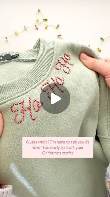 Christmas Embroidery Tutorial, Sweatshirt Hand Embroidery Ideas, Hand Embroidery On Sweatshirts, Diy Christmas Jumper, Christmas Embroidery Sweater, Diy Christmas Sweater Ideas, Stick And Stitch Embroidery, Diy Christmas Sweatshirts, Christmas Embroidery Sweatshirts