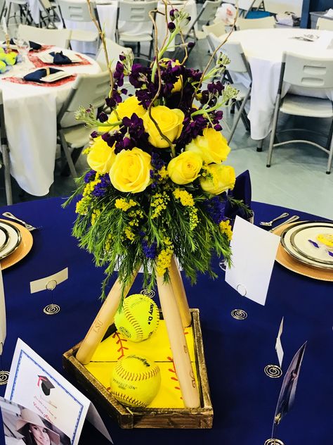 Softball Flower Arrangements, Softball Signing Day Table Ideas, Softball Centerpieces Table Decorations, Softball Banquet Ideas Table Decorations, Softball Banquet Ideas, Softball Centerpieces, Sports Banquet Decorations, Softball Party Decorations, Softball Senior Night