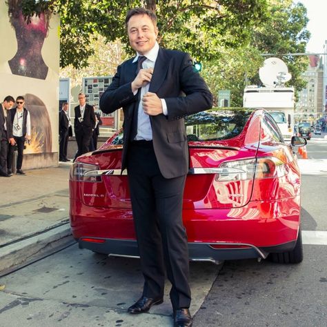 Elon Musk Biography | Net Worth - Celebrity Sphere Elon Musk Family, Elon Musk Biography, Elon Reeve Musk, Tomorrow Is My Birthday, Fridge Photos, Elon Musk Tesla, Success Video, Today Pictures, New Photo Download