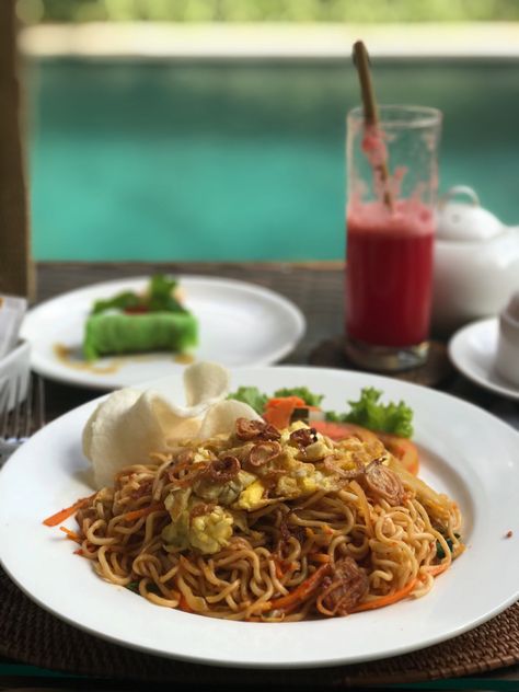 Makan pagi di hotel ubud dengan sarapan pagi nasi goreng Ubud, Pad Thai, Japchae, Cafe, Hotel, Ethnic Recipes