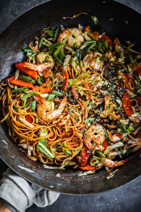 Prawn Yakisoba (Japanese Stir-Fried Noodles) Yakisoba Stir Fry Recipe, Shrimp Yakisoba Recipe, Authentic Yakisoba Recipe, Best Yakisoba Recipe, Yakisoba Noodles Vegetarian, Chicken Udon Noodles, Udon Noodles Recipe, Vegetarian Substitutes, Raw Prawns