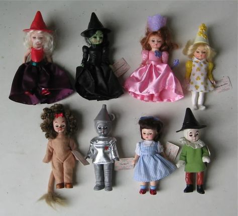 Vintage Halloween Crafts, 2000s Toys, Childhood Memories 2000, Vintage Halloween Costume, Mcdonalds Toys, Nostalgic Toys, Big Bucks, Madame Alexander Dolls, Alexander Dolls