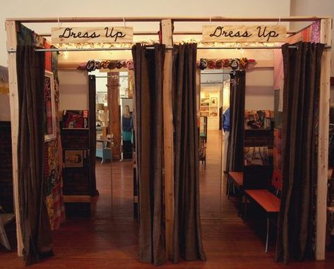 dress up rooms Boutique Dressing Room Ideas, Boutique Dressing Room, Dressing Room Ideas, Room Store, Magical Dress, Grooming Shop, Boutique Display, Dressing Rooms, A Beautiful Mess