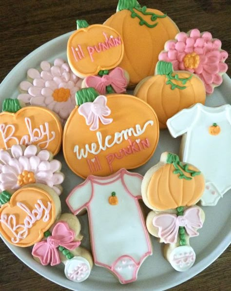 Are you planning a fall baby shower and need the perfect theme? We absolutely adorable the Little Pumpkin Baby Shower Theme! #lilpumpkin #babyshower #autumn #LittlePumpkinBabyShowerTheme #décor # invitations Little Pumpkin Baby Shower Ideas, Pumpkin Baby Shower Ideas, Fall Baby Shower Decor, Pumpkin Theme Baby Shower, Lil Pumpkin Baby Shower, Fall Baby Shower Themes, October Baby Showers, Halloween Baby Shower Theme, Fall Baby Shower Invites