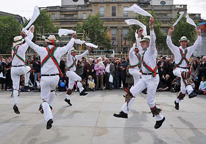 English Folk Dance - Morris Dance Morris Dancers Costumes, Witch Poses, Morris Dancers, Pentecost Sunday, English Clothes, Morris Dancing, Little Britain, Trafalgar Square, National Dress