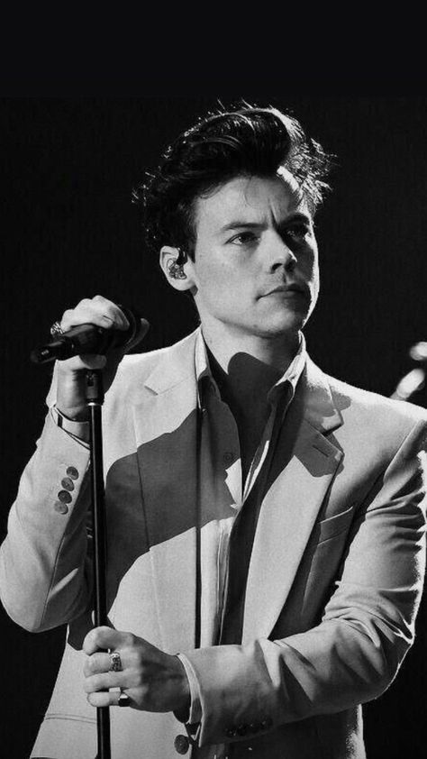 Harry Styles Best Pics, Harry Styles Black And White, Harry Styles Met Gala, Photowall Ideas, Harry Styles Lockscreen, Gambar One Direction, Harry 1d, Harry Styles Cute, Harry Styles Wallpaper