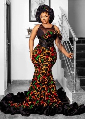 Classy Ankara styles to flaunt this season. - Stylish Naija Ankara Prom Dress, Classy Ankara Styles, Bubu Gowns, Party Wear For Women, Beaded Corset, Stylish Naija, African Party Dresses, Dress African Print, Print Dress Designs