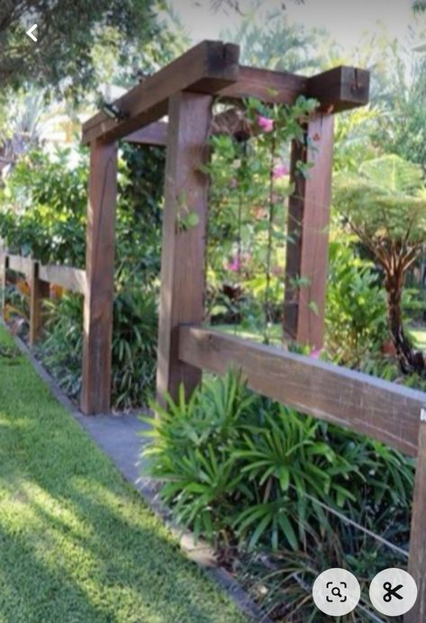 Curb Appeal Fence, Paint Fence, Painting Fence, Large Yard Landscaping, Painted Fence, Fence Painting, Garden Fences, Fence Paint, Large Yard