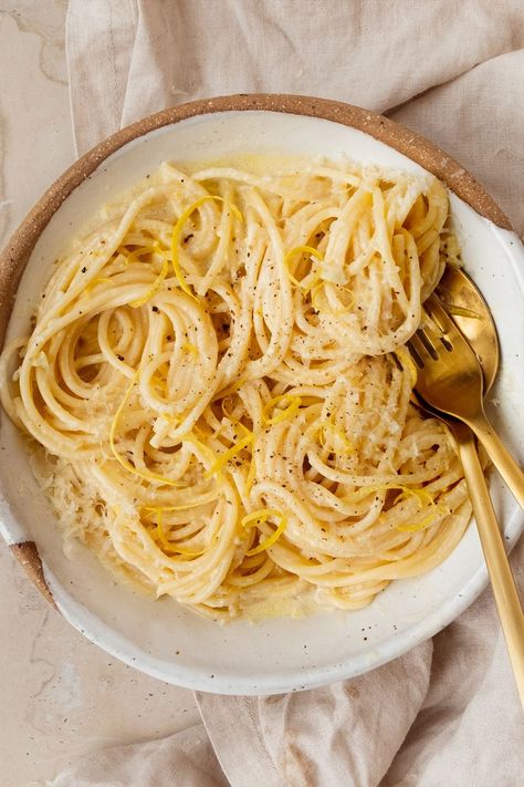 Spaghetti al Limone | This Little Plate. Pecorino Pasta, How To Make Spaghetti, Cooked Pasta, Pasta Sides, Lemon Pasta, Cheese Pasta, Italian Cooking, Cooking Together, Vegetarian Cheese