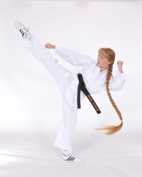 Long hair taekwondo! Female Martial Artists, Martial Arts Women, Beautiful Braids, Super Long Hair, Very Long Hair, Long Braids, Different Hairstyles, Beautiful Long Hair, Taekwondo