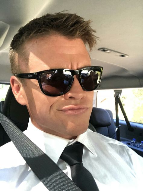 Luke Hemsworth. #Emmys70 Luke Hemsworth, Hemsworth Brothers, Celebrity Men, Taika Waititi, Male Face, Best Actor, Celebrities Male, Face Claims, Square Sunglasses Men