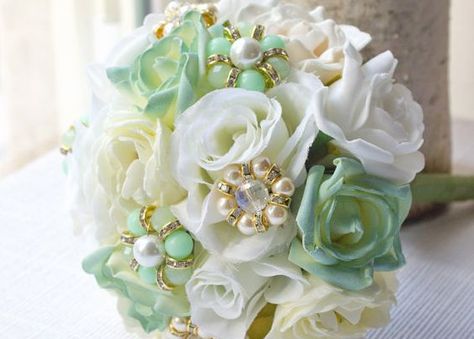 When it comes to colour combinations that go perfectly together, mint and gold is definitely one of our favourites.  #weddingtheme #wedding #weddingplanning  https://www.guidesforbrides.co.uk/blog/13-ideas-for-a-mint-and-gold-wedding Mint And Gold Wedding, Quinceanera Bouquet, Mint Bridesmaid, Bridal Bouquet Summer, Mint Green Wedding, Mint Bridesmaid Dresses, Bridal Bouquet Spring, Wedding Mint Green, Spring Wedding Bouquets