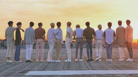 Seventeen Landscape Wallpaper Laptop, Seventeen Keyboard Wallpaper, Seventeen Group Photo Landscape, Seventeen Group, Seventeen Wallpaper Kpop, Macbook Air Wallpaper, Korean Guys, Seventeen Wallpapers, Pledis 17