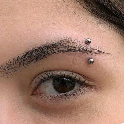 Eyebrow Slits, Cool Piercings, Beauty Routine Tips, Cute Piercings, Eyebrow Piercing, Makeup Tattoos, Best Wigs, Body Jewelry Piercing, Body Modifications