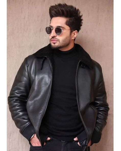 Jassi Gill Hairstyle, Best Friend Miss You, Jassie Gill, Indian Rupees, Jassi Gill, Bollywood Films, Slim Fit Suit Men, Actress Hairstyles