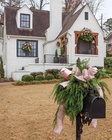 Cottage Journal, Front Porch Swing, Farm Images, Cottage Porch, Home Exteriors, Cottage Exterior, Porch Christmas Decor Ideas, New Orleans Homes, Porch Christmas Decor