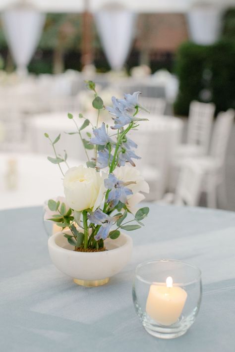 Cocktail Hour Florals, Blue Flower Centerpieces, Cocktail Flowers, Bud Vases Wedding, Bud Vase Centerpiece, Blue Flower Arrangements, Blue Wedding Centerpieces, Blue White Weddings, Blue Centerpieces