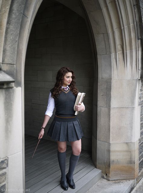 Hermione Granger Cosplay | Sara du Jour Hermione Granger Halloween, Beatiful Aesthetic, Hermione Granger Cosplay, Ravenclaw Costume, Hermione Granger Costume, Hermione Costume, Harry Potter Gift, Hogwarts Uniform, Hogwarts Outfits