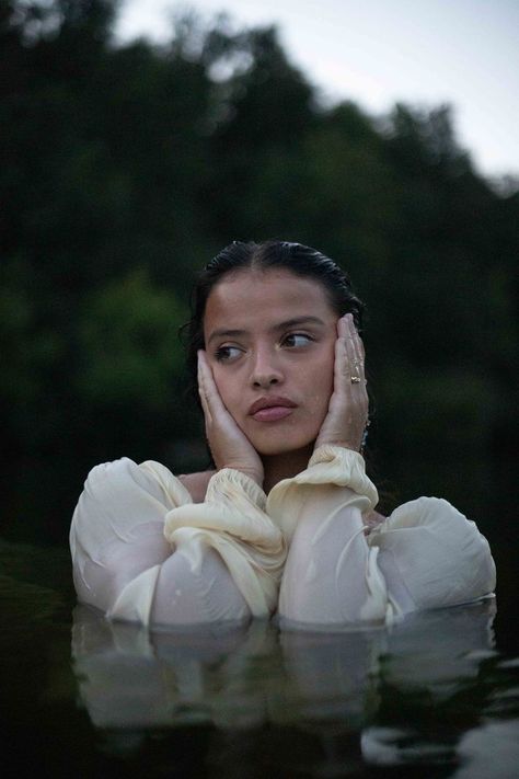 River Portrait Photoshoot, River Photoshoot Outfit Ideas, Water Stool Photoshoot, Riverside Photoshoot Ideas, Plus Size Water Photoshoot, Water Sign Photoshoot, Photo Shoot In Water, River Pictures Ideas, River Photoshoot Ideas