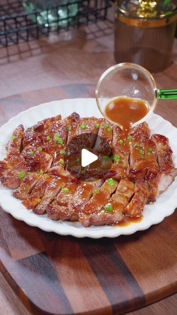 Chinese Pork Chops, Black Pepper Pork, Black Pepper Sauce, Pepper Pork, Recipes With Soy Sauce, Marinated Pork Chops, Chinese Pork, Dark Soy Sauce, Juicy Pork Chops