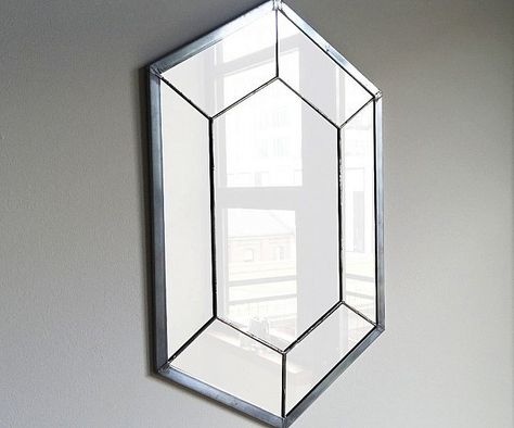 It's dangerous to go out of your home before giving yourself a quick once over. Place this Legend Of Zelda rupee mirror by the front door and you'll always have a convenient little place to check your appearance before you face the world. Zelda Nursery, Zelda Bedroom, Nerd House, Geek Home Decor, Nerd Home, Nerdy Decor, Nerd Decor, Nerd Room, Nerd Cave