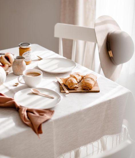 Easter Breakfast Table, Product Lifestyle Photography, Milk Photography, Food Photography Studio, Table Top Photography, Breakfast Photography, Scandinavian Kitchen Design, Morning Photography, Light Breakfast