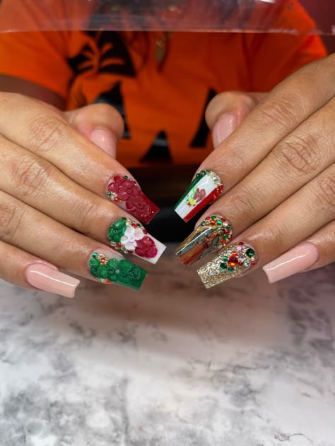 Mexico Nails Ideas, Mexico Flag Nails Designs, Mexican Style Nails Design, Hispanic Heritage Month Nails, Short Mexican Nails, Mexican Independence Day Nails, Mexico Flag Nails, Mexican Flag Nails, Mexican Nails Designs Mexico