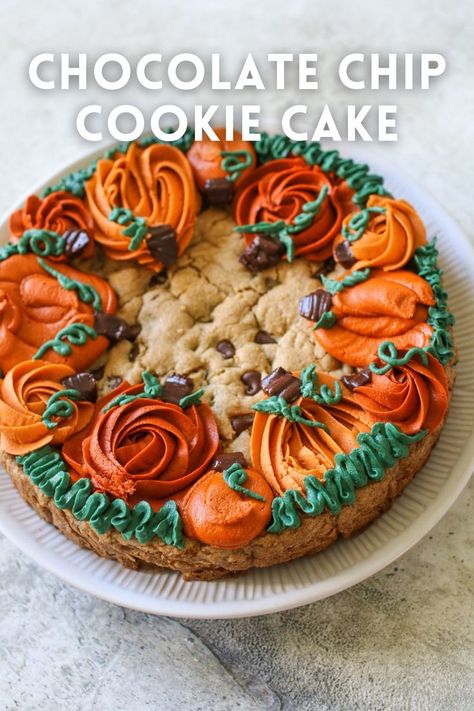 Pumpkin decorated cookie cake 🍂 Fall Cake Ideas, Fall Cakes Decorating, Cookie Pies, Cookie Cake Decorations, Cookie Cake Designs, Fall Cake Recipes, Fall Cake, Homemade Chocolate Chips, Thanksgiving Cakes