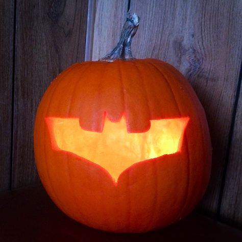 Pumpkin Carving Ideas Superhero, Pumpkin Carving Ideas Nerdy, Batman Pumpkin Carving Ideas, Superhero Pumpkin Carving, Batman Pumpkin Painting, Batman Pumpkin Carving, Pumpkin Carving Printables, Easy Pumpkin Stencils, Joker Pumpkin