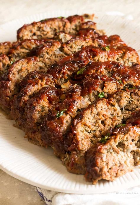 'Yasss' may be the only word you utter after your chomp down and savor the bursting flavors of this delicious classic, tender, and moist meatloaf. Moist Meatloaf Recipes, Beef Bread, Moist Meatloaf, The Best Meatloaf, Beef Dinners, Good Meatloaf Recipe, Goulash Recipes, Best Meatloaf, Crab Recipes