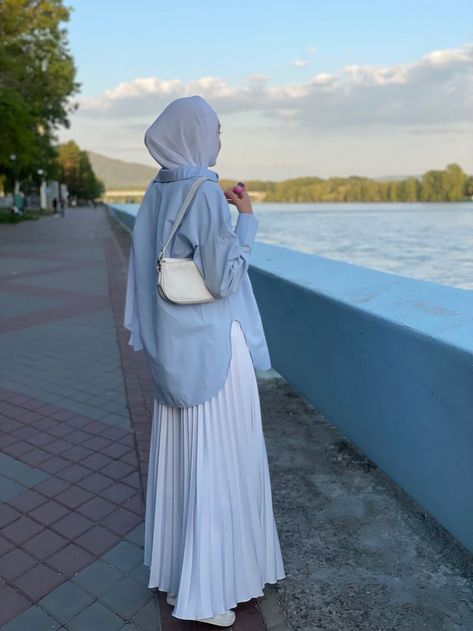 White Skirt Outfit Modest, Skirt Hijabi Outfits, Modest Outfit Ideas Muslim, Modest Skirt Outfits Muslim, White Skirt Outfit Hijab, Hijabi Skirt Outfits, Summer Hijabi Outfits, Hijab Outfit Summer, Modest Outfits Muslim