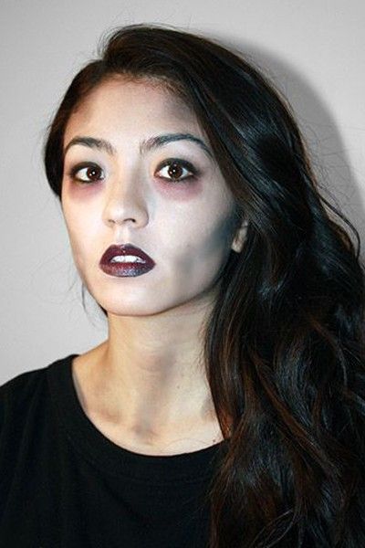 Diy Zombie Makeup, Pretty Zombie Makeup, Zombie Makeup Diy, Zombie Makeup Easy, Vampire Costume Diy, White Face Makeup, Zombie Make Up, Pretty Zombie, Zombie Halloween Makeup