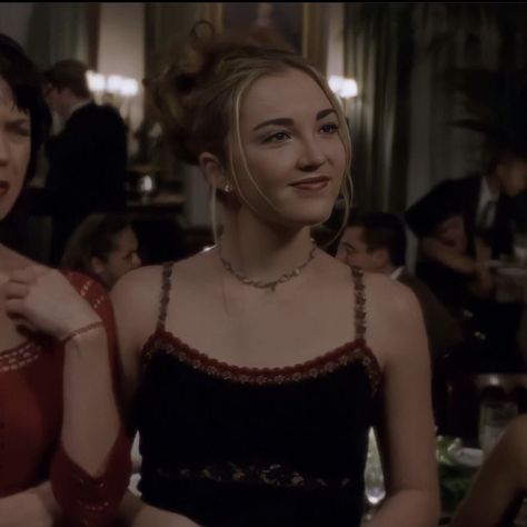 Louis Grant Gilmore, Gilmore Girls Hairstyles, Paris Gilmore Girls, Louise Grant, Break Up With Your Girlfriend, Gilmore Girls Fashion, Gilmore Girls Outfits, Paris Geller, Team Logan